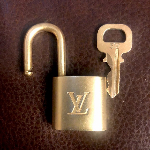 Louis Vuitton LV Gold Padlock Lock & Key 312 - Picture 6 of 13